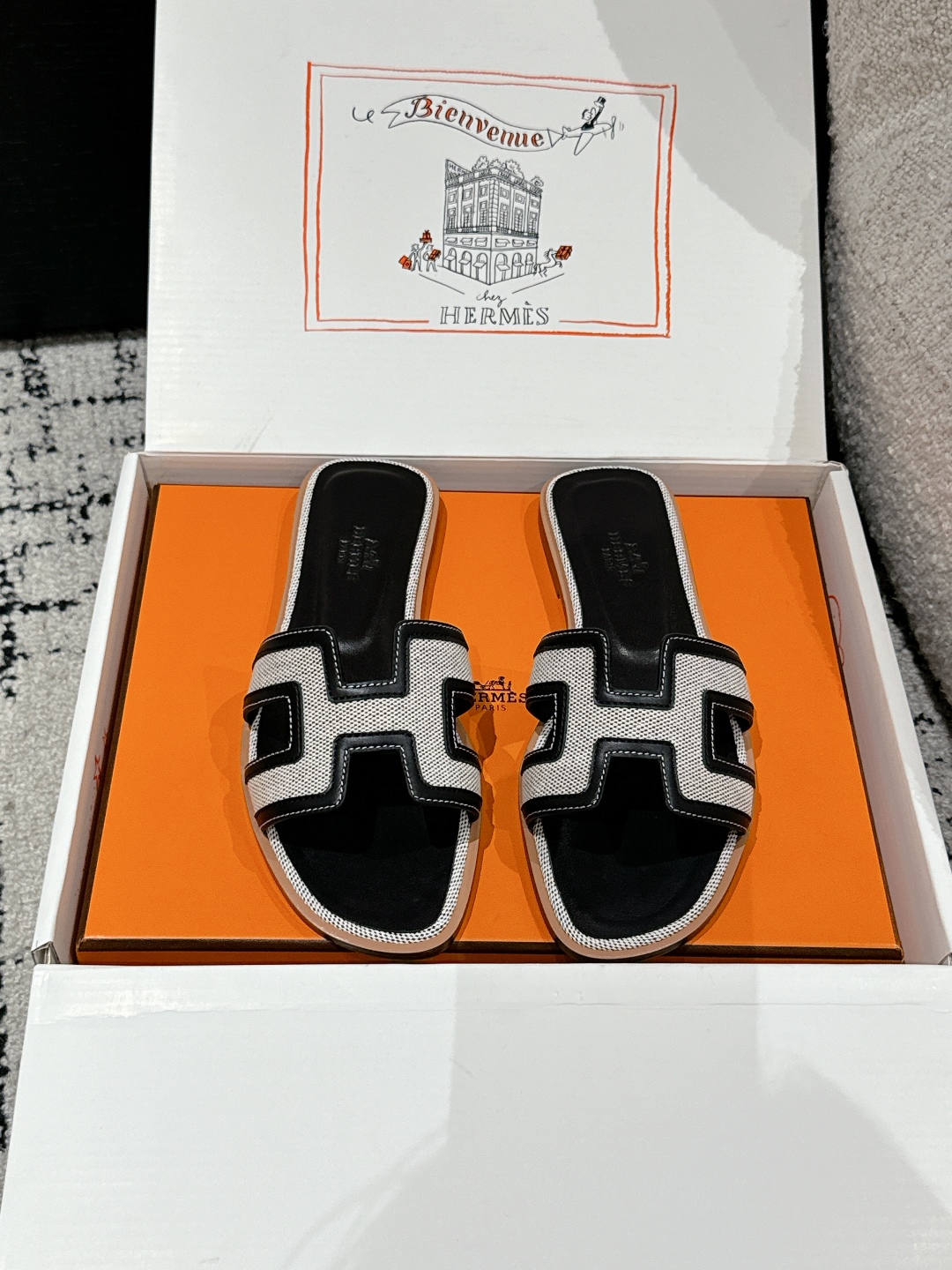 Hermes Oran Series Classic Flat Flat One Word Slippers